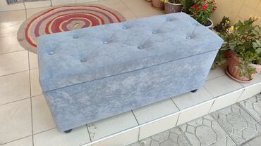 Пуфики: Элегантная банкетка прямоугольной формы, обтянутая мягкой тканью — 17