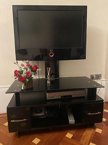 lg: İşlənmiş, Düz TV altlığı, Polkalı, Şüşəli — 1