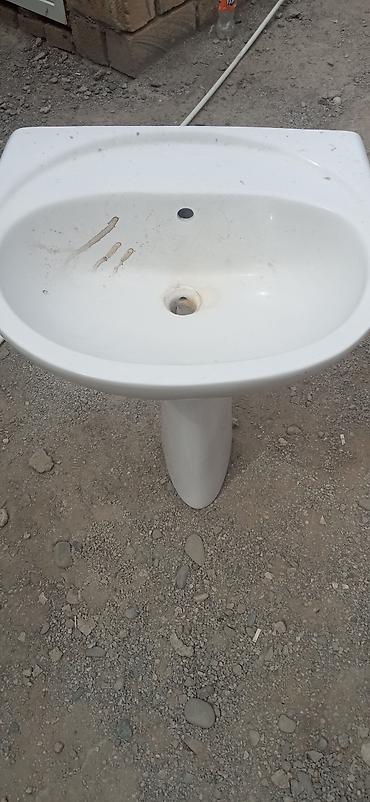qefes type 1: Ağ keramika ayaqlı hamam çanağı (lavabo) dəsti. - Komplekt: üst — 3