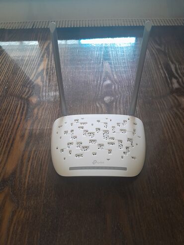 Modemlər və şəbəkə avadanlıqları: Salam modemdir təcili satıram almışam 112 azn teze işlək — 4