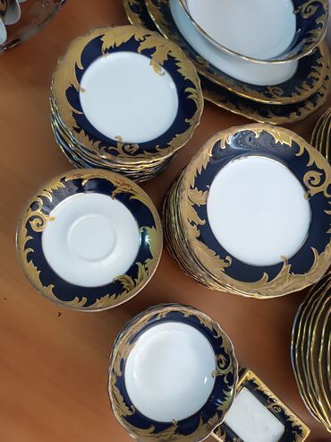 Наборы посуды: Роскошный сервиз из тонкого фарфора с кобальтовой глазурью и богатым — 4