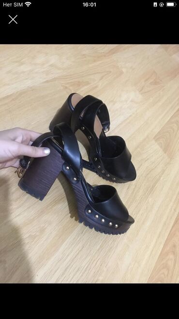 zhenskie sandali adidas adilette: Размер: 38, цвет - Черный, Новый