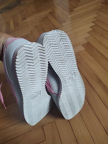 ženski: Bukvalno jednom obuvene, velike su mi, nove skroz sto se i vidi, Nike — 4