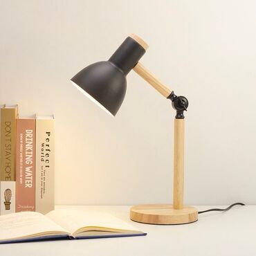 Məişət kimyəvi maddələri: Taxta əsaslı, qara rəngli, stolüstü lampa. Bu model oxu masası, yataq