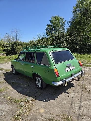 jiquli mosdu: VAZ 2102 universal, yaşıl rəngdə, dam yük rəfi ilə. Xüsusiyyətlər: - — 2