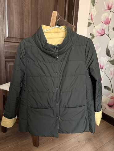 двухсторонняя демисезонная куртка: Двухсторонняя куртка Весна-осень В отличном состоянии Качество