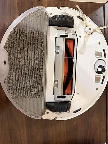 mop dəsti: Robot tozsoran-döşəmə yuyucu - Dairəvi, ağ korpus, üst paneldə iki — 2