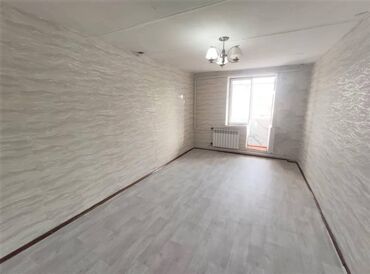 срочно продаётся 1 комнатная квартира в районе ошского рынка: 1 бөлмө, 22 кв. м, Жатакана жана мейманкана түрүндө, 3 кабат, Косметикалык ремонт