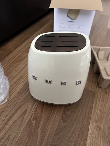 смесь для мороженого: Smeg для хранения ножей