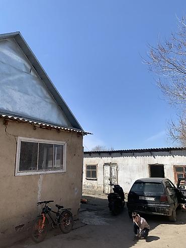 Продажа коттеджей и домов: Продаётся жилой дом с приусадебным участком. Дом находится в центре at lalafo.kg — 3 Продажа коттеджей и домов: Продаётся жилой дом с приусадебным участком. Дом находится в центре — 3