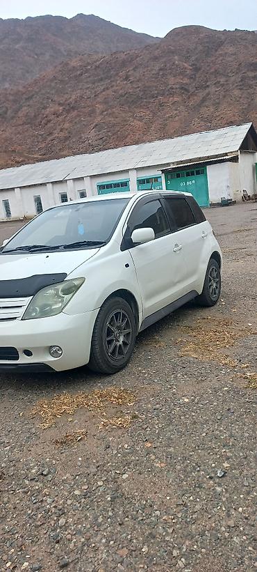 хетчбек: Toyota Ist: 2003 г., 1.3 л, Хэтчбэк — 2