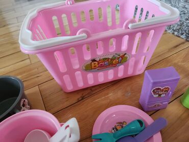 cry babies igračke: Igracka - posudje za decu, sa korpom, viljuskama, kutlacama