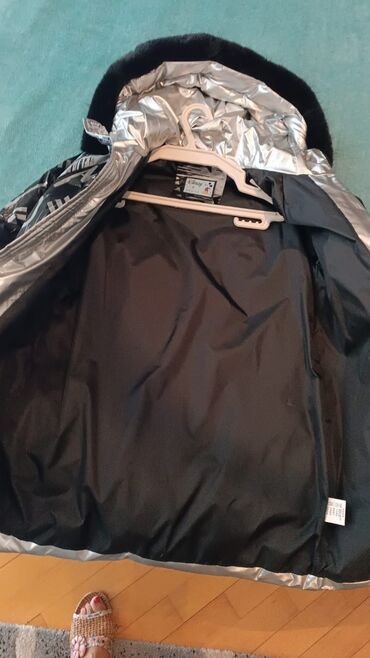 теплая верхняя одежда: Disney x Gucci üslubunda unisex - Rəng və naxış: Parlaq gümüşü-qara