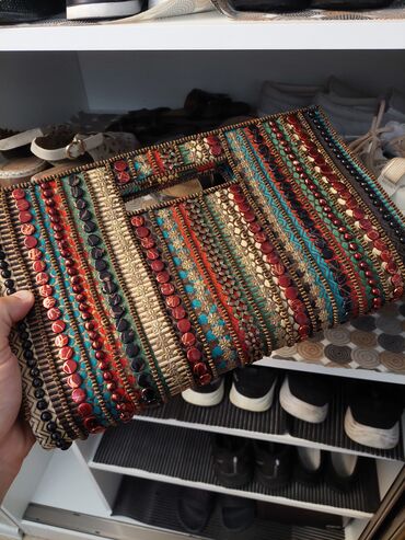 qadin pencekleri: Клатч, Новый