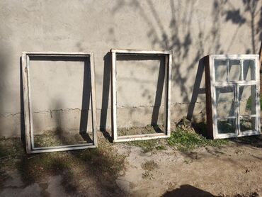Окна: Продаю окна б/у деревянные 8 штук с рамками