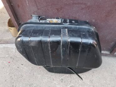 Auto delovi: Rezervoar Lada 7 Riva. Polovno, ocuvano. Skinuto sa rastavljenog — 7