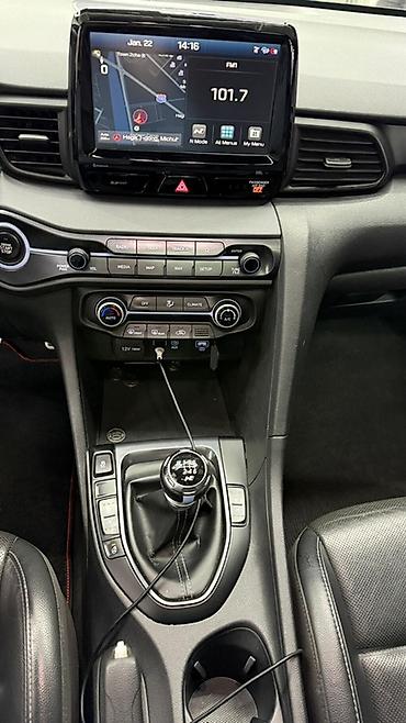 Hyundai: Hyundai Veloster: 2019 г., 2 л, Механика, Бензин, Хэтчбэк — 9