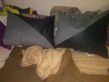 garniture: Jastuci dezen po želji kupca