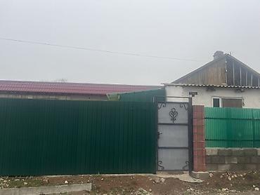 Продажа коттеджей и домов: Дом с участком, огороженный новым высоким забором из профнастила — 2