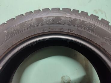 Шины: Зимняя резина лепучка MAXXIS Presa SUV 235/60 R18 2022год протектор