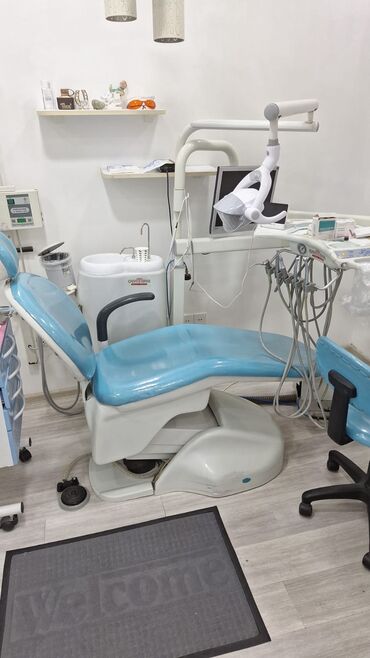 Salon, tibbi mebel dəsti: Təmiz, saz vəziyyətdə stomatoloji kreslo satılır. Avtomatik idarəetmə