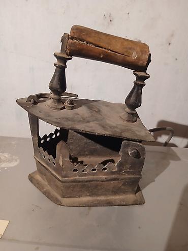 20 velosiped: Köhnə tip kömürlə işləyən ütü - Material: tökmə dəmir korpus, taxta — 1