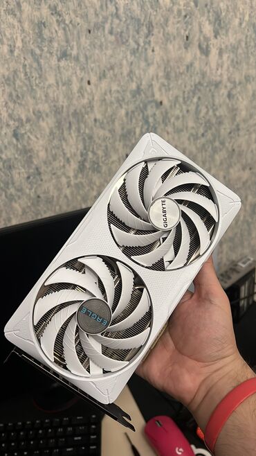 notebook ucuz qiymete: Видеокарта Gigabyte GeForce RTX 5060 Ti, 16 ГБ, Новый