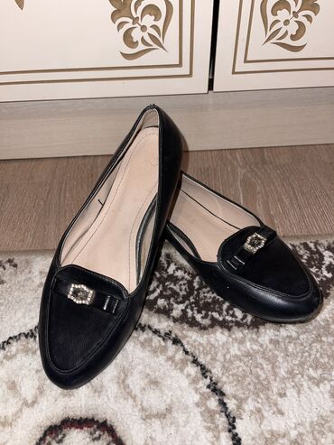обувь женская: Туфли 37, цвет - Черный