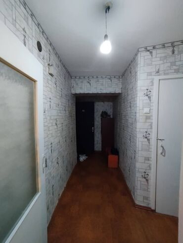 40 лет киргизии: 2 комнаты, 44 м², Индивидуалка, 2 этаж, Старый ремонт