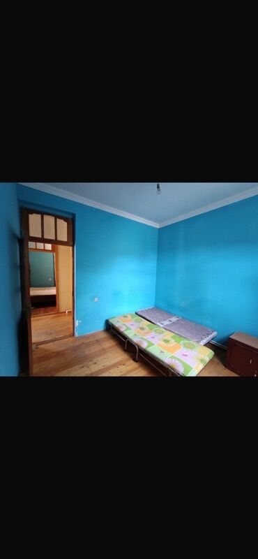 Həyət evləri və villaların satışı: Satılır: həyət evi - Bir mərtəbəli, daş/karkas tikili, metal dam — 6