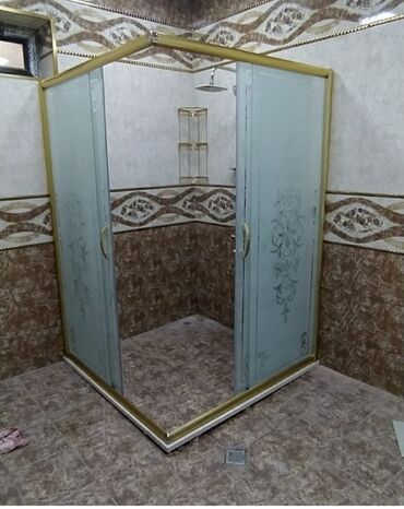 Duş kabinaları, arakəsmələr: Yeni Arakəsmə, Künc üçün, Pulsuz çatdırılma — 28