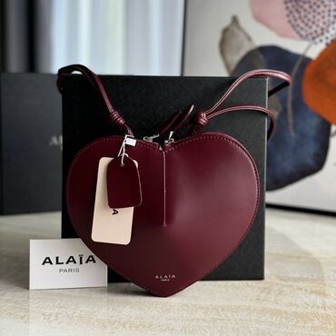 сумка багет: ❤️ Сумка-сердечко Alaïa в оттенке бургунди ❤️ Эта сумка — настоящее