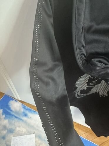 Dəstlər, kostyumlar: Qadın geyim dəsti -geyimlerin her biri 5 manatdl cox yaxsl — 10