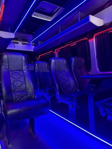 Аренда пассажирского буса: Mercedes-Benz Sprinter — комфортабельный микроавтобус/минивэн в черном — 9