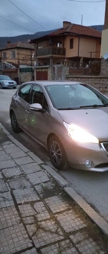 Peugeot 208: 1.4 l. | 2014 έ. 141374 km. Χάτσμπακ