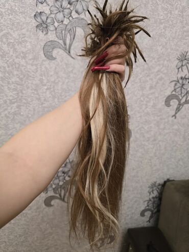 женские пуховики на синтепоне: Qaynaq saçlar, Təbii