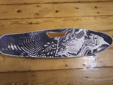 Əlcəklər: Plastik gövdəli kruyzer tipli skeytbord - Üstündə mavi-ağ tonlarda