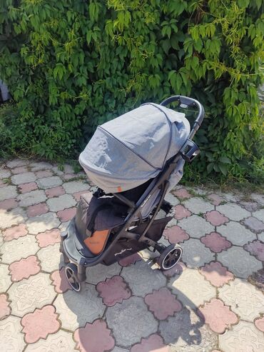 Детский мир: Коляска детская коляска для прогулок, в отличном состоянии, почти не