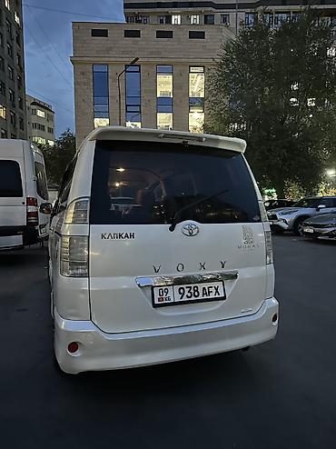 Toyota: Toyota Voxy: 2002 г., 2 л, Автомат, Бензин, Минивэн — 6