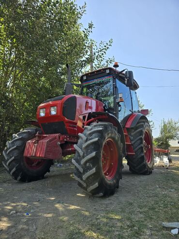 Traktorlar: Belarus MTZ təkərli traktor – kabinalı, qabaq yük balansları ilə — 8