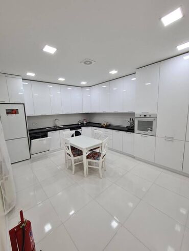 Günlük kirayə evlər: 199 kv. m, 4 otaqlı — 8