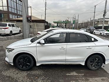 BYD: BYD E3: 2020 г., Седан — 3