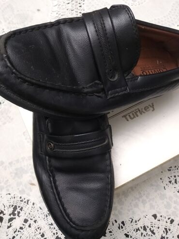 Uşaq ayaqqabıları: Makasinlər qara rəngdə .Hər biri 9man.32,31və27 razmerlər — 7