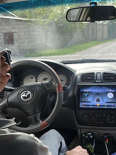 Mazda: Mazda 323: 2003 г., Бензин — 9