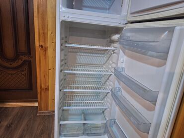 Soyuducular: İşlənmiş 2 qapılı Indesit Soyuducu Satılır, rəng - Ağ — 11