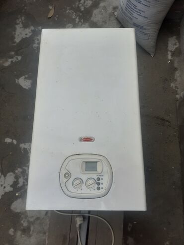 en ucuz kombi: Kombi Aparatı 24kv işlek vəziyyətdədir sadece qazanı yuyulmalıdı