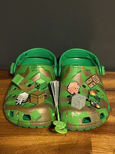 алтын шакек баасы бишкек: Эркектердин сандалийи, 40, Crocs, Жаңы, түсү - Жашыл, Акылуу жеткирүү