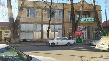 yeni.emlak: İsmayıllı rayonu, M.F Axundov küçəsi 32a ünvanında 3 mərtəbəli şəxsi