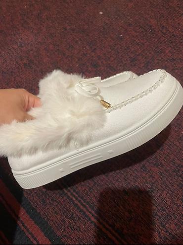 белые форсы: Белые женские мокасины с меховой отделкой. - Материал верха: гладкая — 5