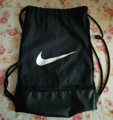 dusek na naduvavanje za vodu: Nike original sportska torba
Veca. Za trening